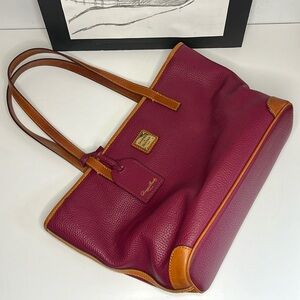 Dooney & Bourke Pebbled Leather Purse Shoulder Carry Designer Hand Bag.